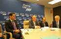 ep jose maria fernandez presidente de pharmamar en el centro junto con otros directivo de la empresa