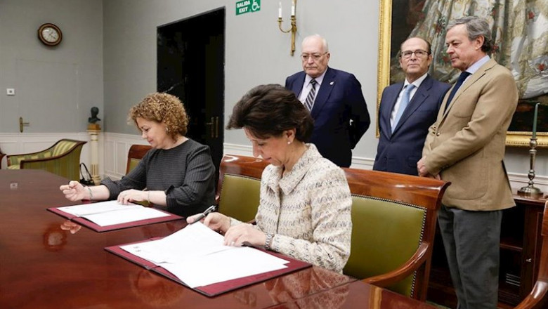 ep la decana del colegio de registradores emilia adan y la presidenta del tribunal de cuentas maria