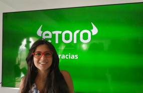 ep la directora general para espana y latam de etoro tali salomon en una presentacion de la
