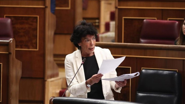 ep la ministra deducacio i formacio professional en funcions isabel celaa respon les preguntes de la