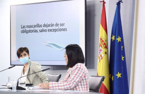 ep la ministra portavoz isabel rodriguez i y la ministra de sanidad carolina darias d en una rueda