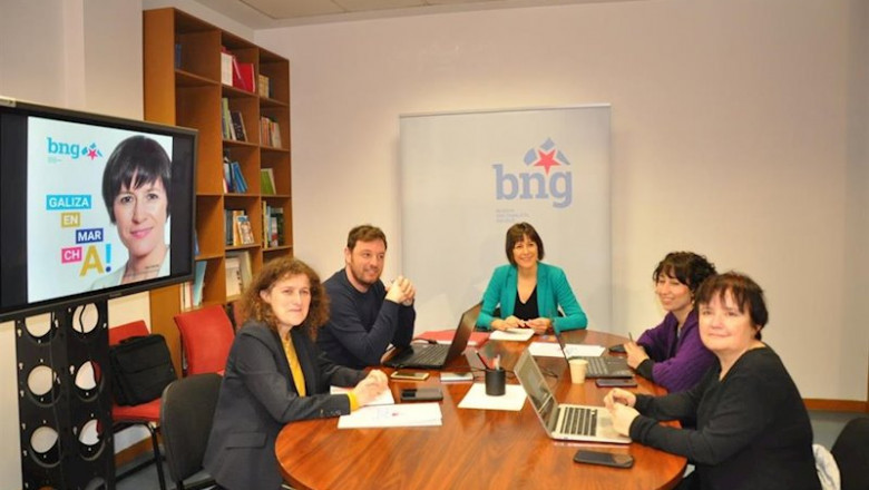 La portavoz nacional del BNG, Ana Pontón, acompañada de otros miembros del partido, durante una reunión de trabajo en la comisión de seguimiento de la campaña | BLOQUE NACIONALISTA GALLEGO ep la portavoz nacional del bng ana ponton acompanada de otros miembros del partido durante una