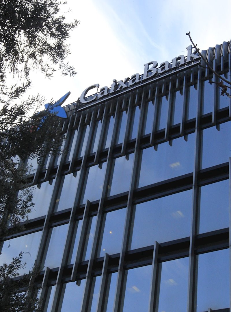 Telefónica, Cellnex y Naturgy: las otras firmas del Ibex implicadas en la unión Bankia-Caixa