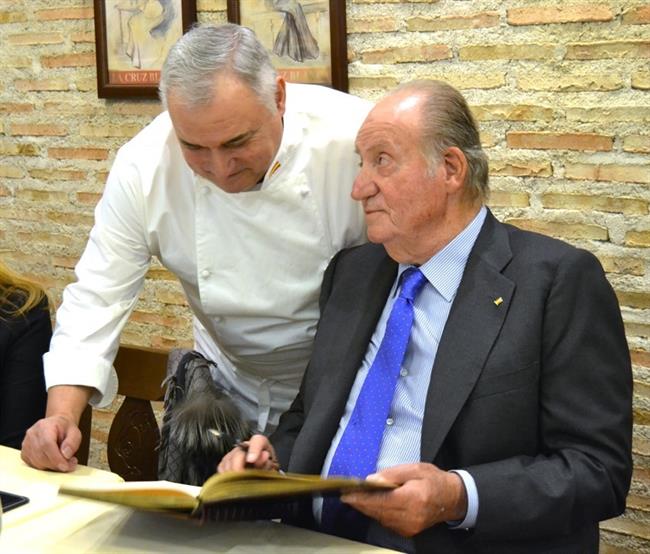 EL REY JUAN CARLOS EN VALLECAS | CECIDAS CRUZ BLANCA ep rey juan carlosvallecas