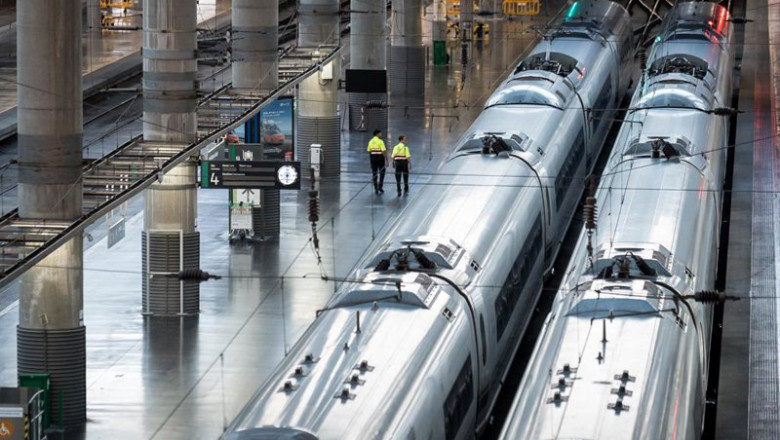Trenes de Alta Velocidad en la Estación de Madrid Puerta de Atocha-Almudena Grandes. Archivo. | Diego Radamés - Europa Press ep trenes de alta velocidad en la estacion de madrid puerta de atocha almudena grandes archivo