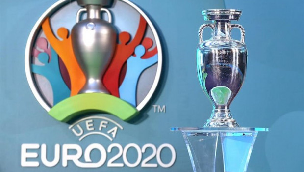 ep trofeo y logo de la eurocopa 2020