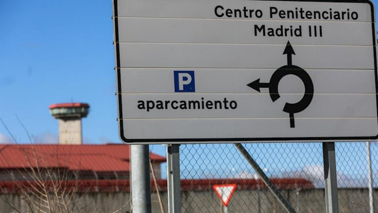 Un cartel indica la dirección a la entrada de la Cárcel de Valdemoro | Jesús Hellín - Europa Press ep un cartel indica la direccion a la entrada de la carcel de valdemoro