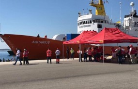 ep aquarius recibidouna ovacionpuertovalncia