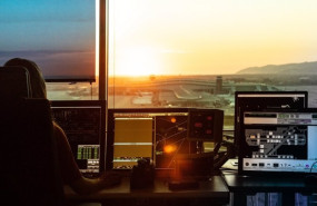 ep archivo   controladora aerea de enaire en la torre de control