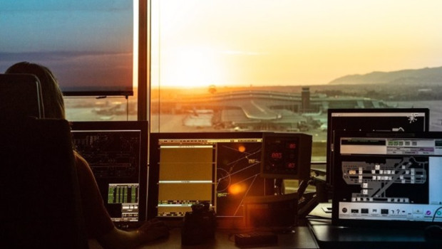 ep archivo   controladora aerea de enaire en la torre de control