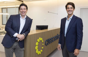 ep archivo   el presidente de crescenta eduardo navarro izquierda y el consejero delegado ramiro