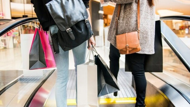ep archivo gente comprando en el centro comercial ep archivo gente comprando en el centro comercial