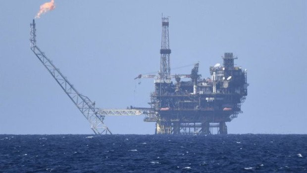 ep archivo   imagen de una plataforma de gas y petroleo