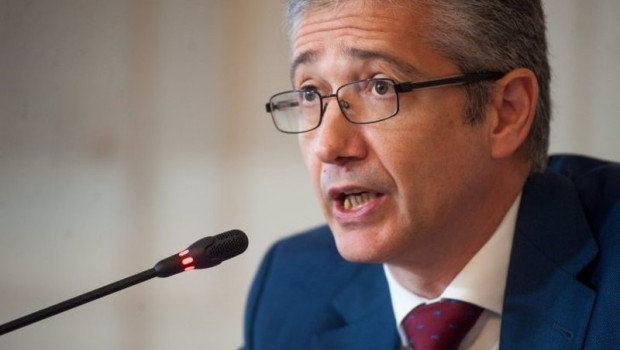 ep archivo   pablo hernandez de cos gobernador del banco de espana durante su intervencion en el