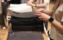 ep archivo   varios dependientes colocan ropa en una tienda de moda