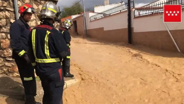 ep captura de un video de bomberos de la comunidad actuando en los municipios mas afectados de la