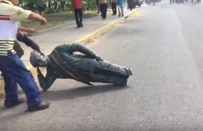 ep derribanzuliaestatuahugo chavez