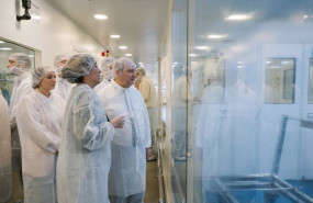 ep el ministro de industria y turismo jordi hereu durante la visita a reig jofre