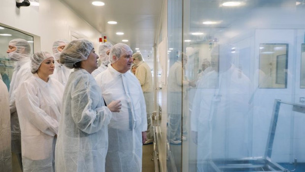 ep el ministro de industria y turismo jordi hereu durante la visita a reig jofre