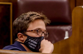 ep el portavoz de mas pais-equo en el congreso inigo errejon protegido con un mascarilla donde se