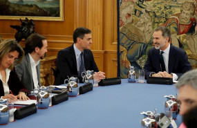 ep el presidente del gobierno pedro sanchez junto al rey felipe vi en el consejo de ministros de