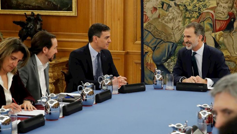 ep el presidente del gobierno pedro sanchez junto al rey felipe vi en el consejo de ministros de