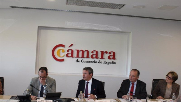 ep el secretario de estado junto con el presidente de la camara de comercio de espana y los