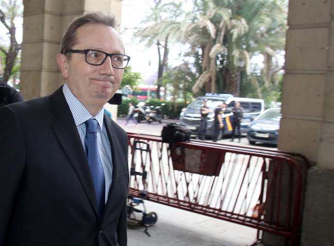 El exconsejero Manuel Recio, a su llegada a la Audiencia de Sevilla | Europa Press ep exconsejero manuel recio allegadala audienciasevilla