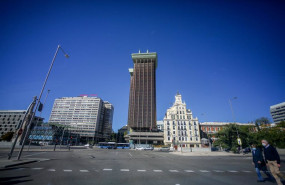 ep fachada de las torres colon con su emblematico enchufe