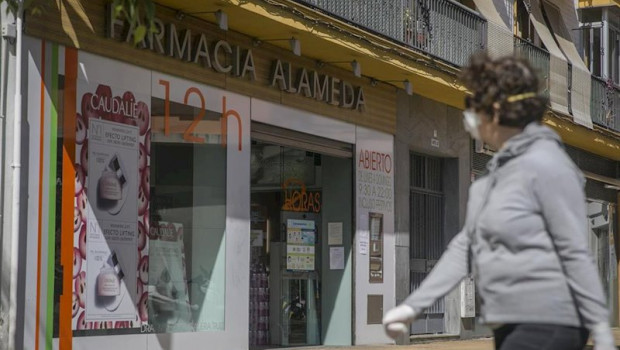 ep farmacia abierta por ser esencial durante la limitacion total de movimientos salvo de los