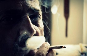 ep fumar hombre porro