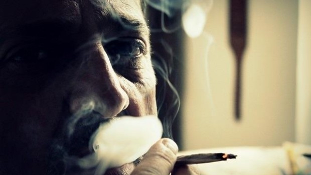 ep fumar hombre porro