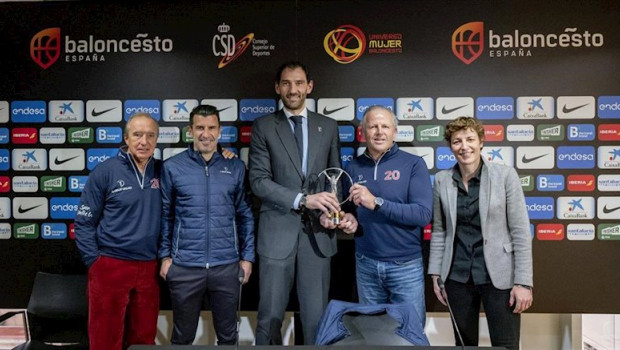 ep garbajosa recibe el laureus de manos de fitzpatrick