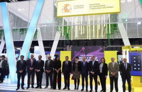 ep jose antonio santano visita el stand de transportes en fitur