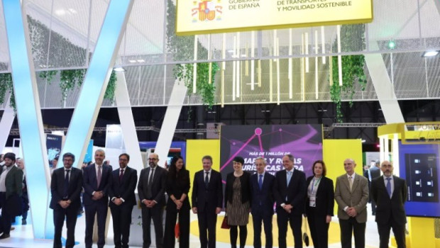 ep jose antonio santano visita el stand de transportes en fitur