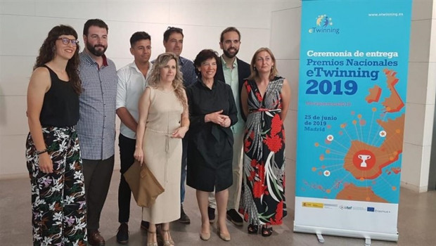 ep la ministraeducacionformacion profesionalfunciones isabel celaa ha hecho entregalos premios etwinning 201932 profesores responsableslos 12 proyectos galardonadosesta edicion