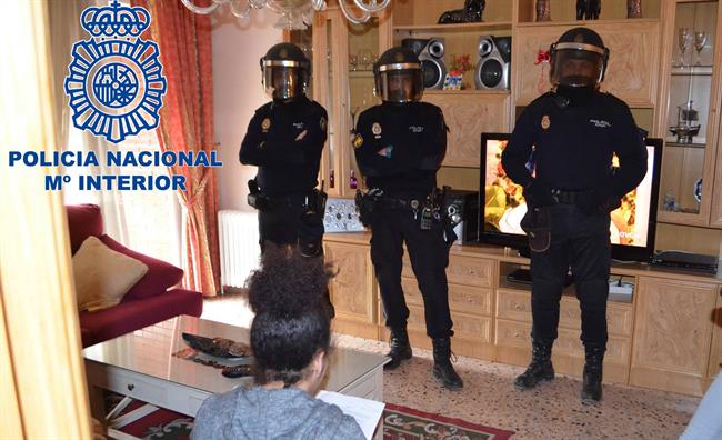 La Policía Nacional detiene a 18 personas de una red nigeriana de trata | POLICÍA ep la policia nacional detiene18 personasuna red nigerianatrata