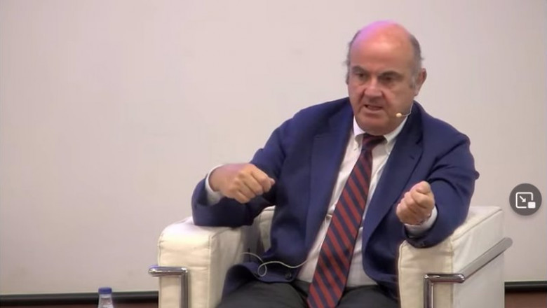 ep luis de guindos durante su intervencion en los cursos de diario de navarra