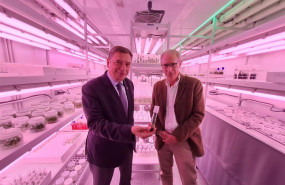 ep luis planas visita el centro de investigacion hortofruticultura subtropical y mediterranea la