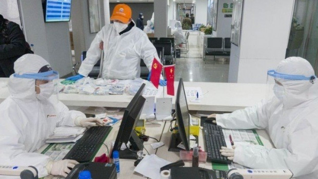 ep medicos en una farmacia de wuhan en la provincia de hubei en china central 27 de febrero de 2020