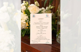 ep menu de cena del papa en el palacio episcopal