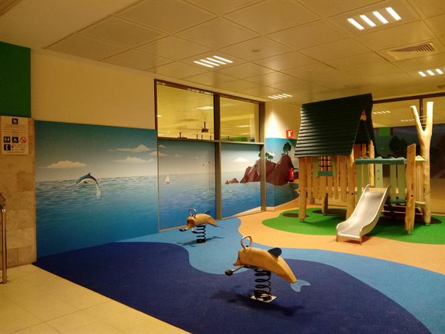 Parque infantil en el Aeropuerto de Girona | AENA ep parque infantilaeropuertogirona