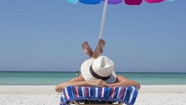 ep playa sol mar sombrilla hamaca sombrero vacaciones dormir relajacion
