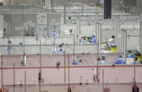 ep sanitarios y enfermos distribuidos en el interior del hospital de campana de ifema