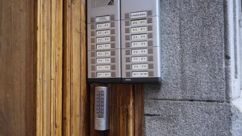 Telefonillo de un bloque de viviendas | Jesús Hellín - Europa Press ep telefonillo de un bloque de viviendas