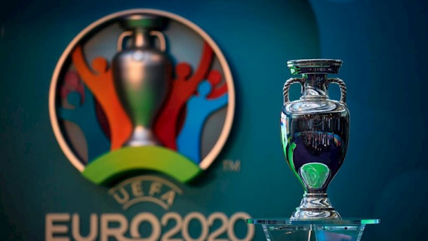ep trofeo de la eurocopa durante la presentacion del torneo