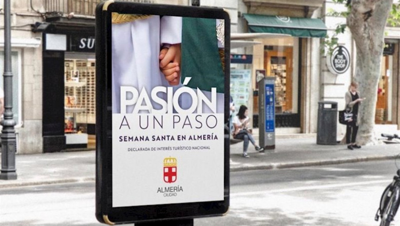 Un mupi promociona la Semana Santa de Almería | AYUNTAMIENTO DE ALMERÍA - Archivo ep un mupi promociona la semana santa de almeria