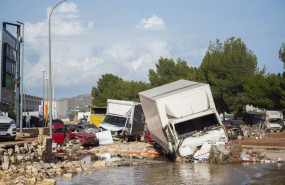 ep vehiculos destrozados poligono ribarroja tras el paso de la dana a 31 de octubre de 2024 en