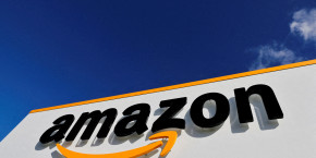 le logo d amazon au le centre logistique de l entreprise a boves 