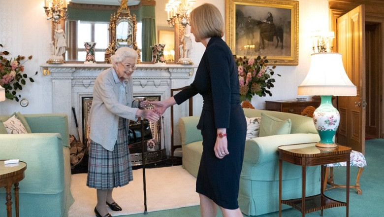 reina inglaterra liz truss